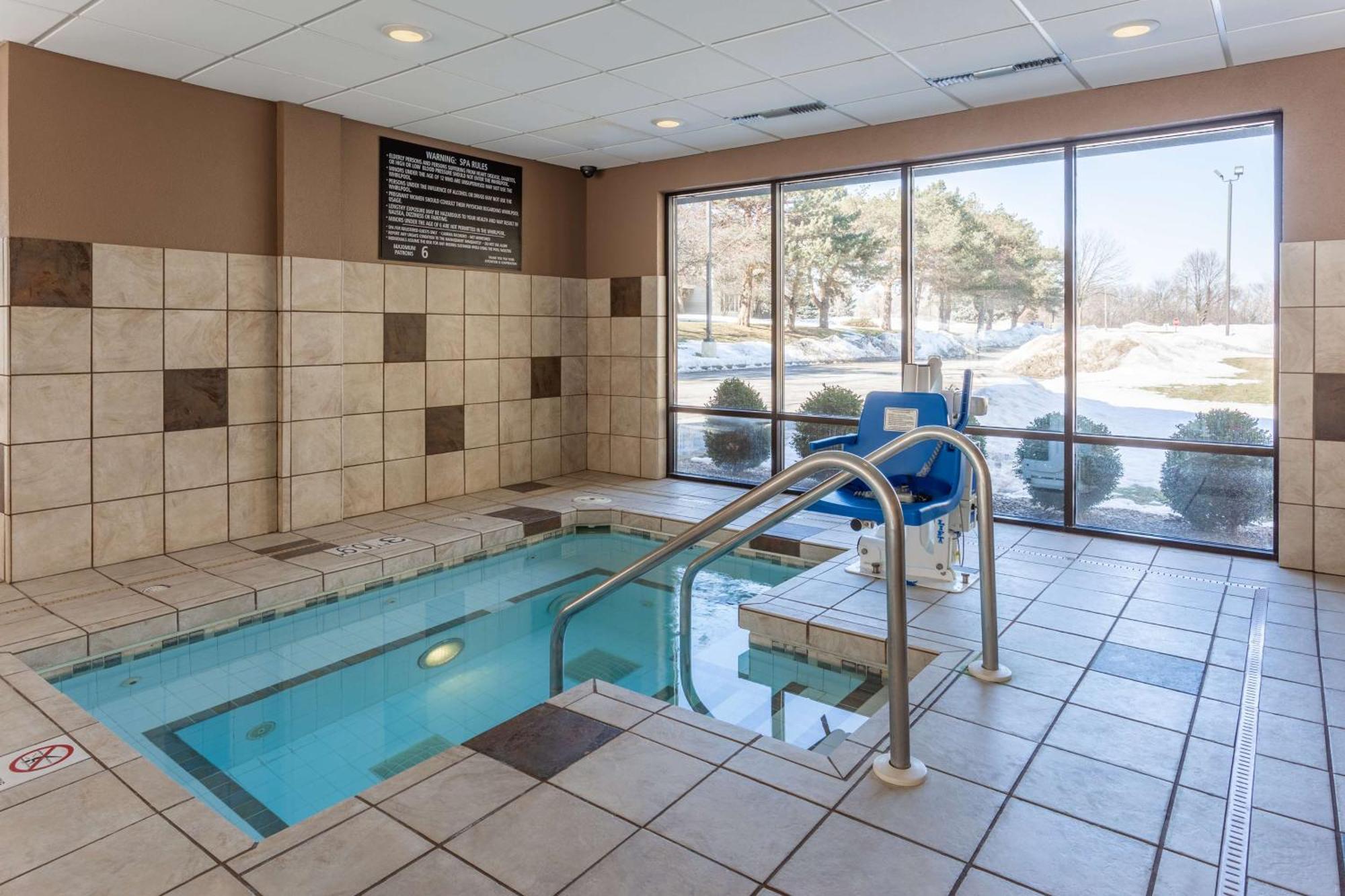 Hampton Inn Madison East Towne Mall Area Exterior photo
