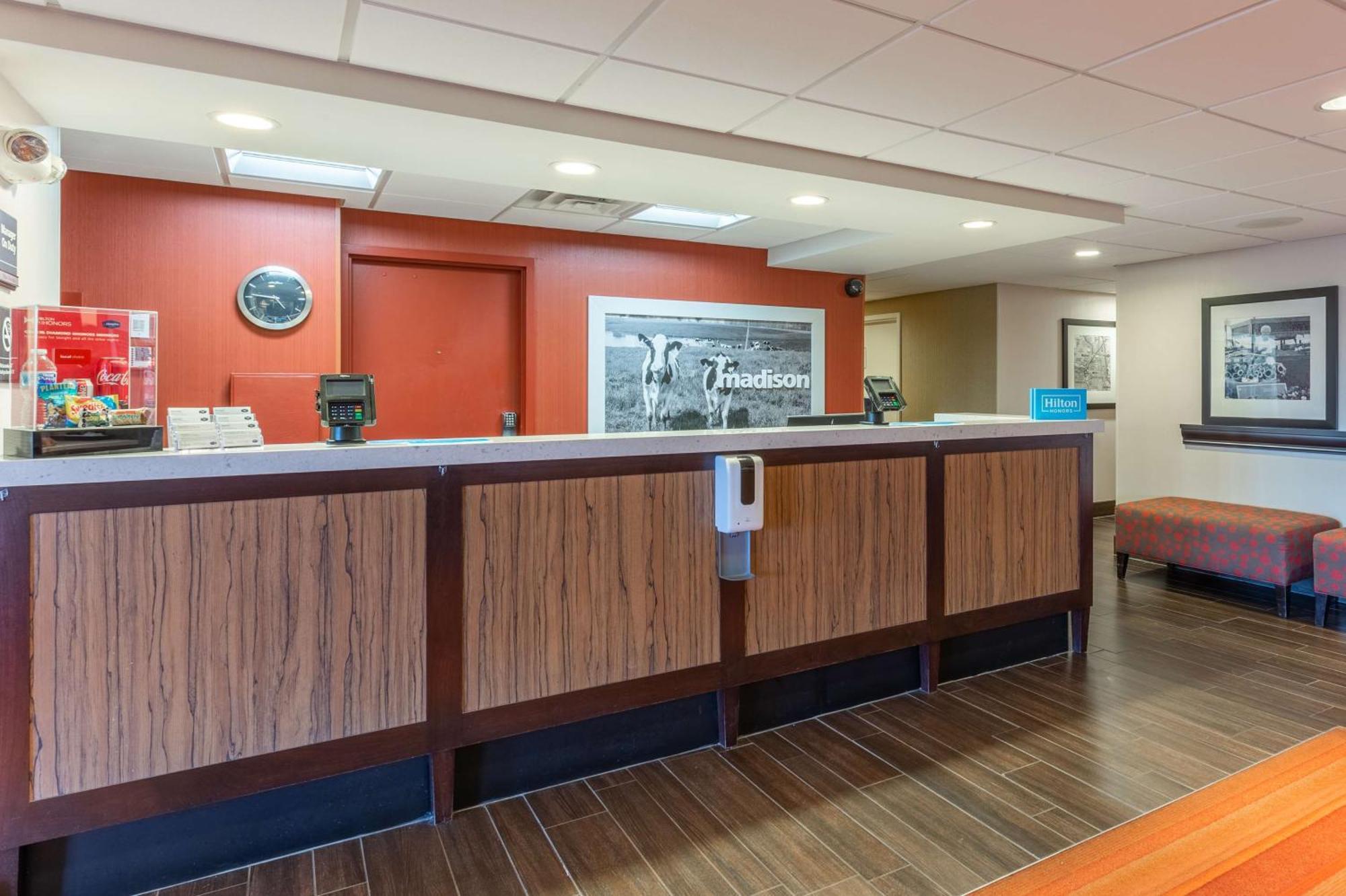 Hampton Inn Madison East Towne Mall Area Exterior photo