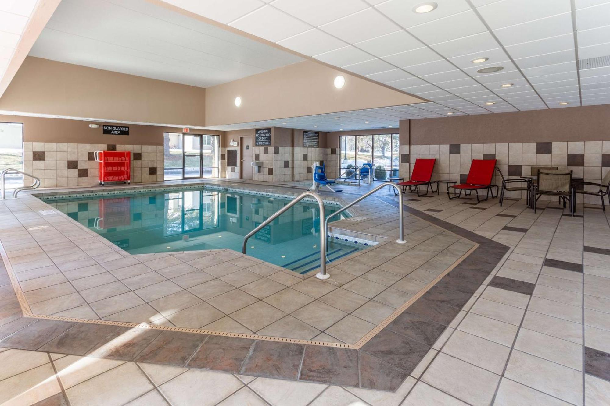 Hampton Inn Madison East Towne Mall Area Exterior photo