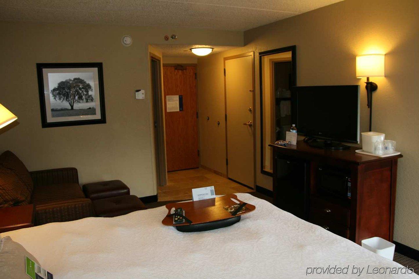 Hampton Inn Madison East Towne Mall Area Room photo