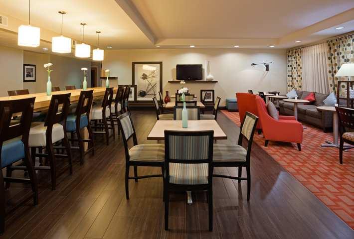 Hampton Inn Madison East Towne Mall Area Restaurant photo