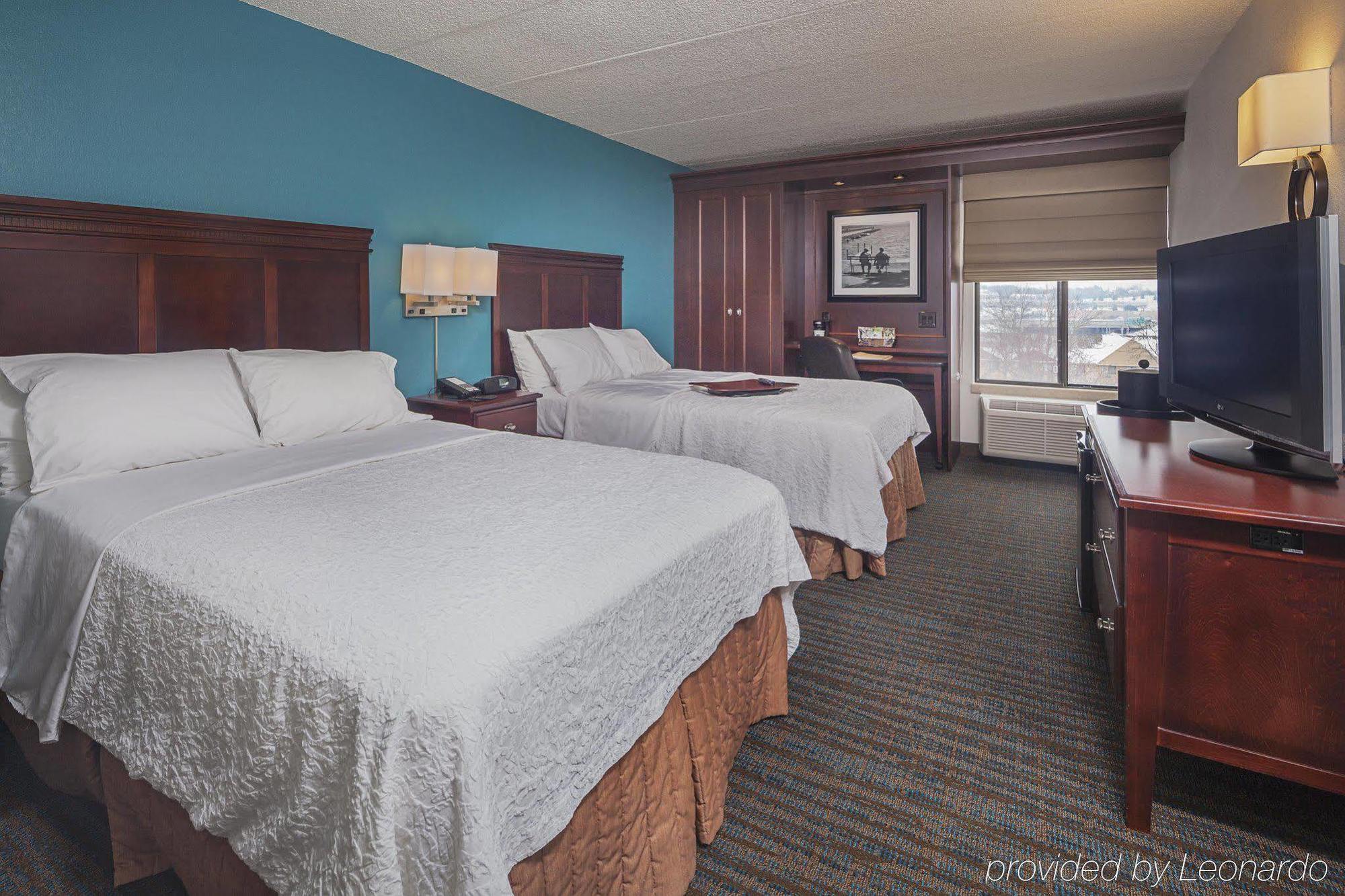 Hampton Inn Madison East Towne Mall Area Exterior photo