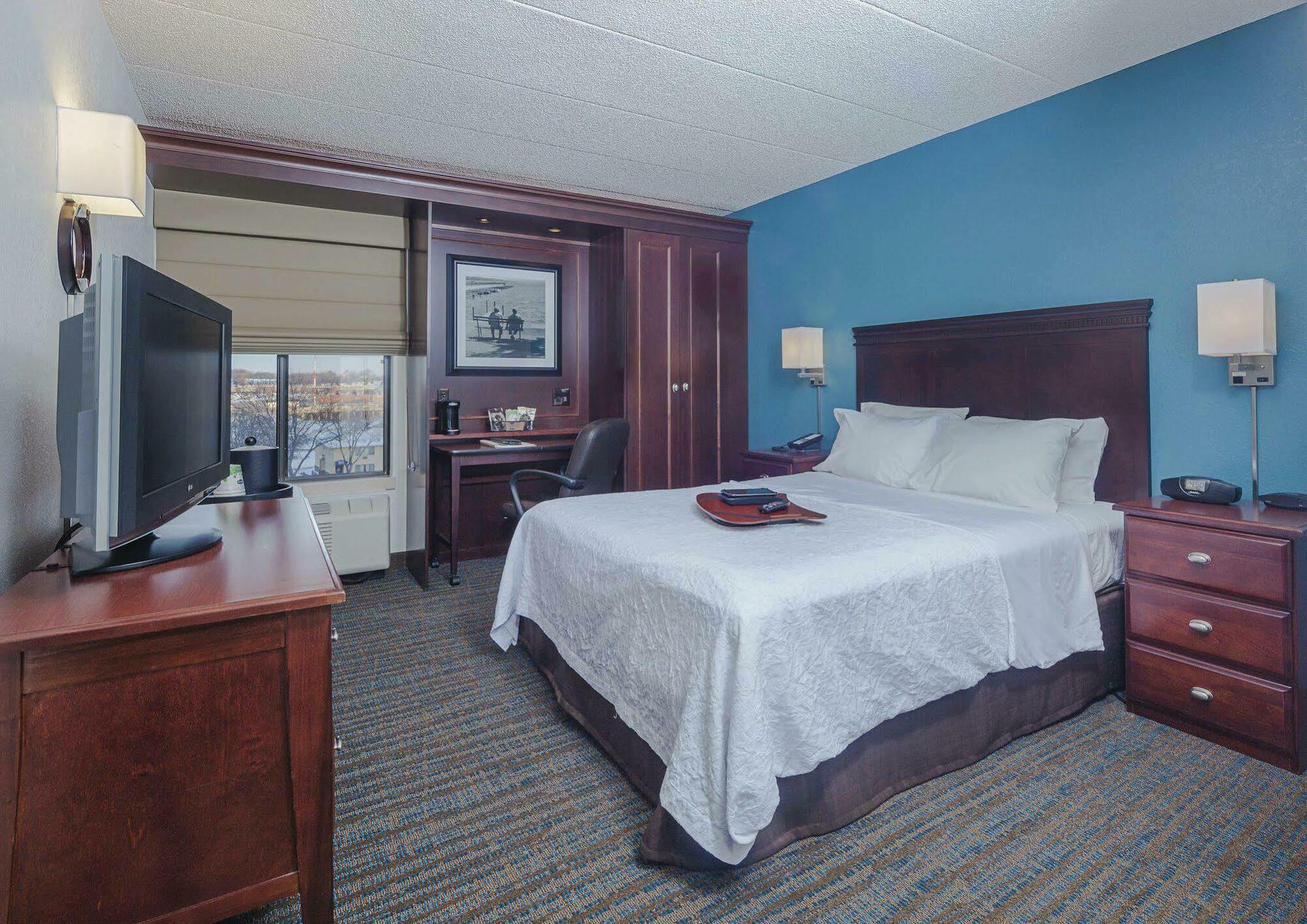 Hampton Inn Madison East Towne Mall Area Exterior photo